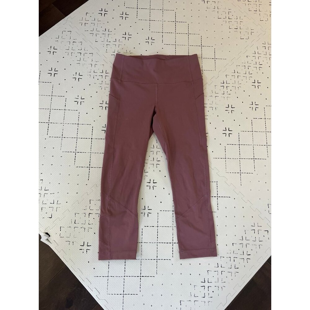Lululemon Size 6 Mauve Capri Leggings
